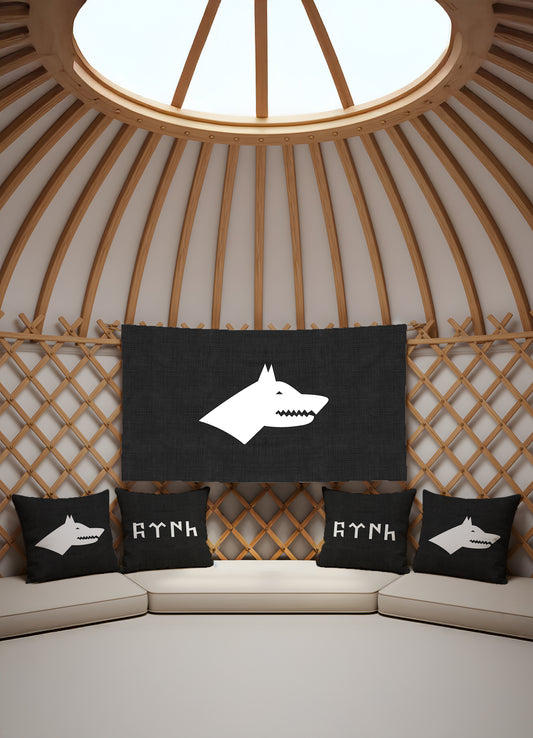 Kara Sancak – 4 Kırlent Kılıfı + 1 Duvar Örtüsü