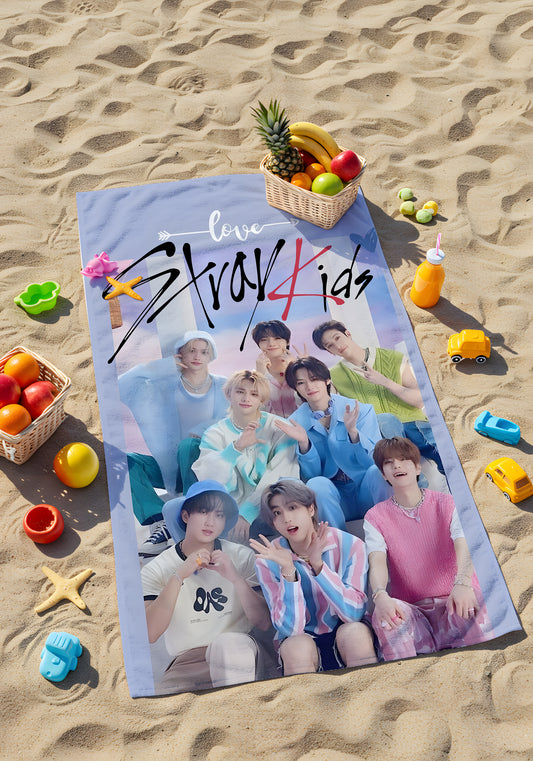 Stray Kids Plaj Havlusu – Gençliğin Dansı Plajda!